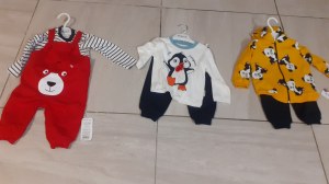 Lot 50 ensembles vetements enfants