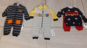 Lot 50 ensembles vetements enfants