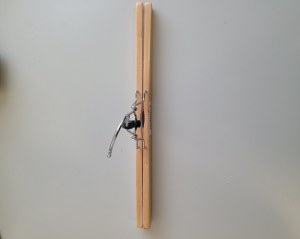 Pince en bois verni pour jupes, pantalons L : 35 cm