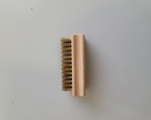 Brosse en Bois pour Le Daim avec Poils en Laiton