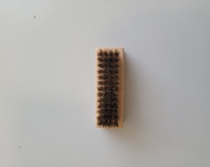 Brosse en Bois pour Le Daim avec Poils en Laiton