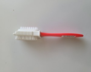Brosse à chaussures lavable avec tête en caoutchouc - la brosse en daim pour les soins de velours