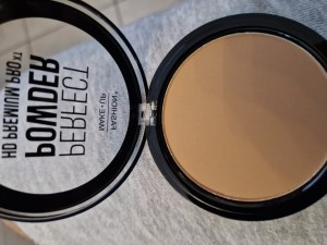 Vernis yes loves+ fards à paupières + maquillage