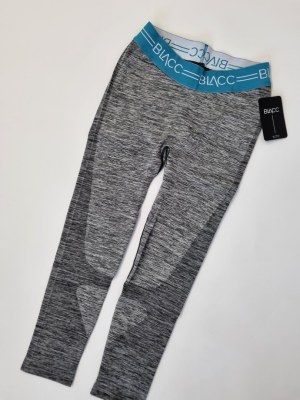 020257 Mix de vêtements de sport pour femmes BLACC