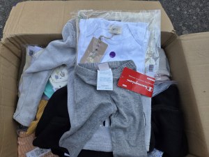 Lot de 100 vetements enfants et babys