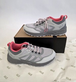 060082 Mix de chaussures de sport et de marque