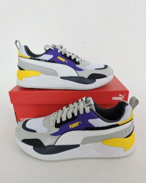 060095 Mix de chaussures Puma