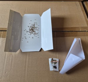 Déstockage 1 768 boîtes pièges anti-cafards EXTERMION avec attractif – stock neuf