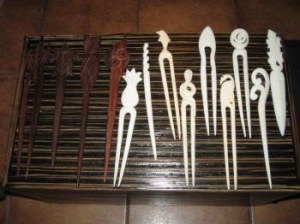 PINCE CHEVEUX BOIS OU OS