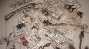 LOT composé de 16 000 bijoux fantaisie RECENTS !!!!!!!