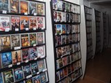 OCCASION Lot de 2200 DVD locatifs + présentoirs