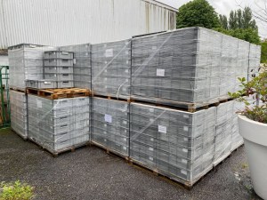 Lot de 24 caisses de rangement grises empilables