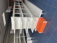 Gondole métallique centrale basse sur roulettes vêtements accessoires bijoux fantaisie prêt à por...