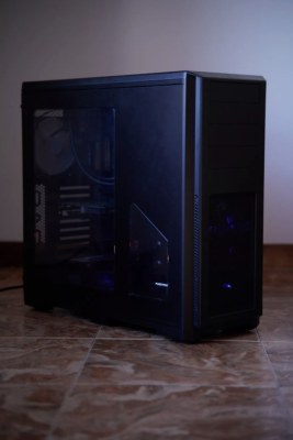 Station de travail avec 40 Go de RAM, 4 Go de carte graphique et processeur 8 cœurs