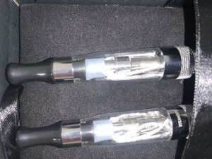 195 lots de 2 e- cigarettes dans leurs coffrets de marque Steamoon