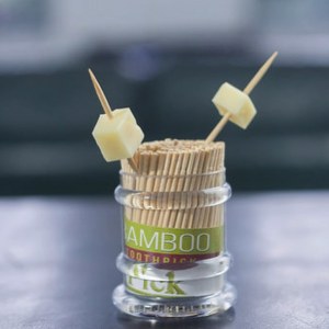 CURE-DENTS EN BAMBOU