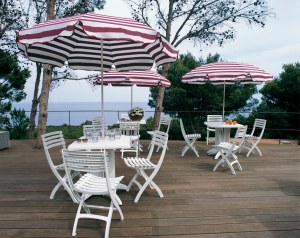 Chaise Square pliante en résine haute densité blanche