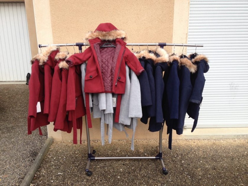 Lot De 98 Textiles (hommes, Femmes, Enfants) - Destockage Revendeur - Neufs Avec étiquettes