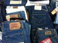Lot de 800 jeans de marques