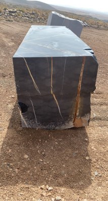Bloc marbre noir sahara