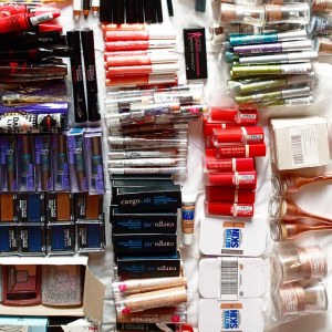 Lot de 150 cosmétiques de marques