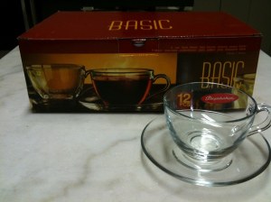 Lot de tasses et soucoupes en verre