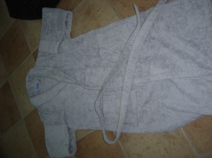 VEND LOT USINE DE 1500 PEIGNOIRS EPONGE BOUCLETTE NEUF,COULEUR DIVERS