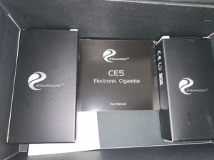 195 lots de 2 e- cigarettes dans leurs coffrets de marque Steamoon