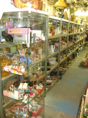 A VENDRE STOCK ARTICLES OCCASIONS POUR BROCANTEUR OU DEPOT-VENTE.