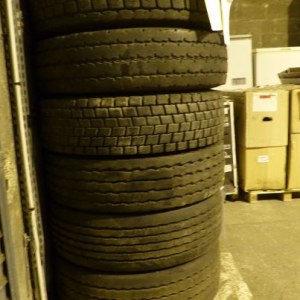 PNEU DE VOITURE ET DE CAMION EN GROSSE QUANTITE