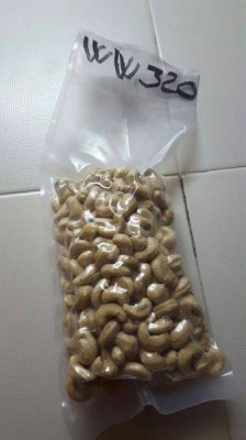 Amandes de cajou et noix de cajou crues séchées