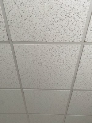 Dalles de faux plafond 60x60 cm et luminaires LED