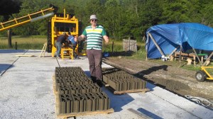 Machine a fabrication de parpaing - Bloc beton - Pavé - Bordure | SEMi - AUTO