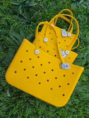 LOT DE 998 SACS DE PLAGE EVA IMPERMÉABLES – S / M / L – 9 500 € LE LOT (9,52€/u)