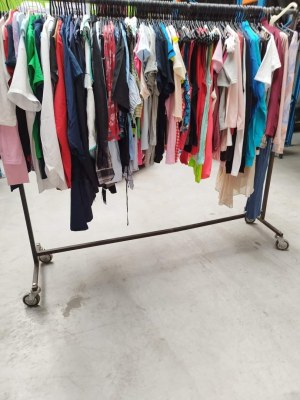 Vêtements en gros 2€/pièce Minimum d'achat 200€