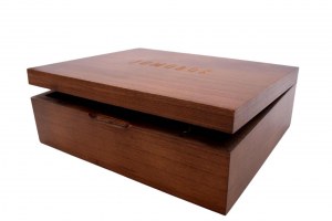 Superbe boite en bois à usages divers