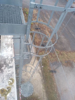 Escalier métallique et échelle à crinoline