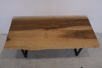 Lot 30 Tables contemporaines en bois massif