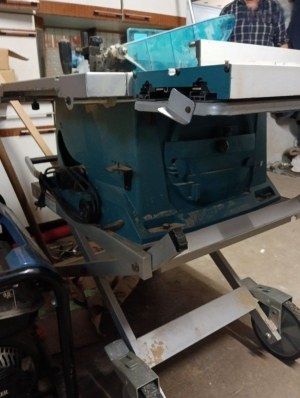 Scie à table MAKITA MLT 100N