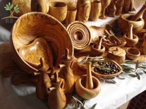 Olive wood kitchen items