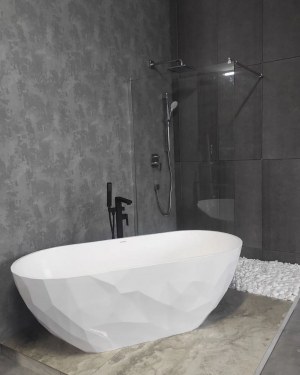 BAIGNOIRE ILOT CENTRAL EN PIERRE