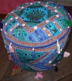 Lot de poufs brodés - idéal détaillants