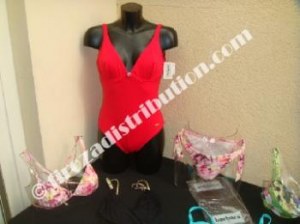 Très beaux Lots de maillots de bain Barbara