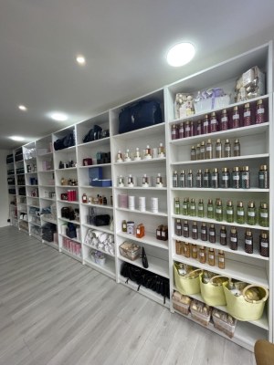 Parfums de marques, cosmetiques, soins cheveux , sacs