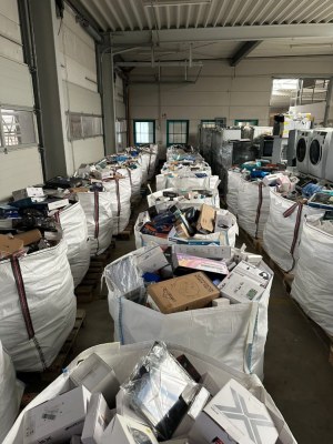 130 articles électroniques de high qualité en chaque palette