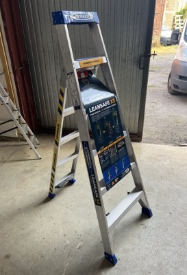 Échelles / escabeaux - professionnels neufs - Plusieurs modèles - Grossiste Marchandise...