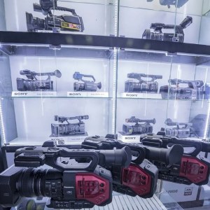 Canon XA75, Sony FDR-AX43, Panasonic HC-X1200, DJI Osmo Pocket 3, Insta360 X5, Sony HXR...