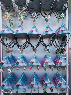Lot de bijoux australiens pour boutique de plage, surf shop ou marchés saisonniers