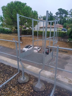 Escalier métallique et échelle à crinoline