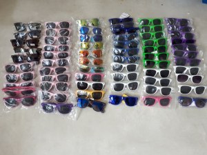Lot de 65 paires de lunette de soleil